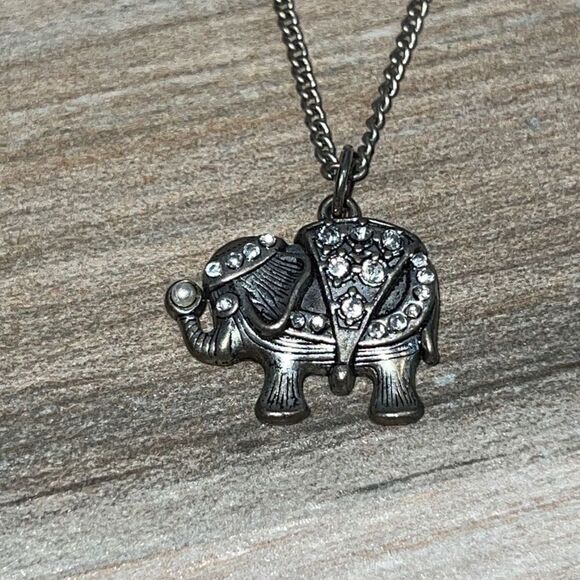 Rhinestone Elephant Set In Silver Tone Happy Elephant - Picture 1 of 5